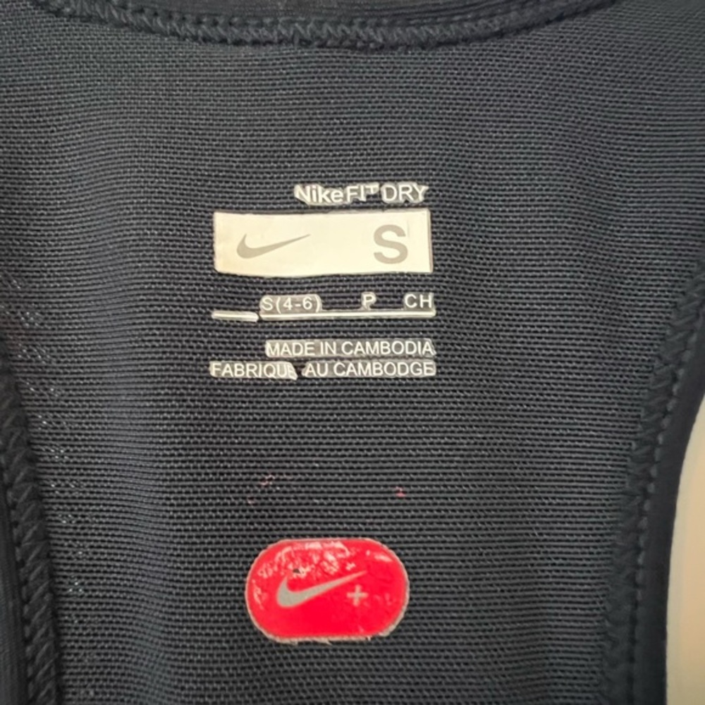 Nike Top Sz‎ S 4-6 Dri Fit Reflector Scoop Neck Racerback Runner Built in Bra - Picture 2 of 4